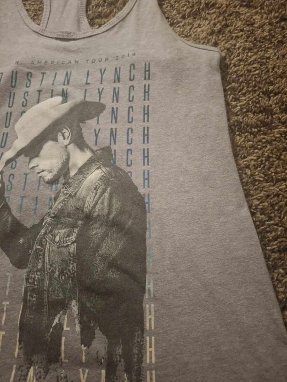 Dustin Lynch - Picture 7 of 10